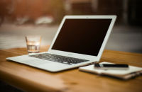 男子列车上偷7000元电脑转手40元卖掉 荒唐操作只因不认识