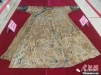 盗墓团流窜多个省份盗掘古墓葬40多座，曾穿清代龙袍炫耀