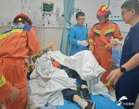 济南：工人高处坠落被钢筋贯穿胸部 消防无齿锯切割协助手术