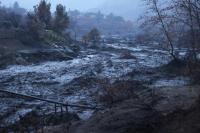 山火后洛杉矶1天下完9个月的雨 暴雨引发洪水泥石流