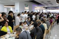 經(jīng)理談榮昌食堂爆滿：飯蒸了1000斤 游客絡(luò)繹不絕