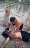 大叔救溺水女被質(zhì)疑猥褻 無理指責引發(fā)爭議