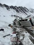 多名老人自駕石九線穿越雪山時翻車 幸遇好心人救援