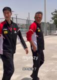 王励勤回应王楚钦球拍事件 基本解决全程跟踪