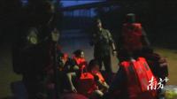 被洪水突襲后救援隊(duì)挺進(jìn)“孤村” 緊急運(yùn)送物資解困