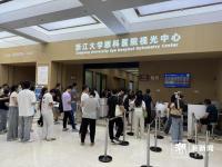高考后學(xué)生“扎堆”做近視手術(shù) 暑期就診高峰再現(xiàn)