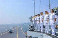 香港民眾租船伴航送行山東艦編隊(duì) 深情告別引發(fā)共鳴