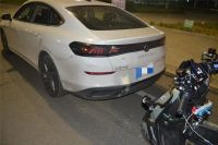 男子邊騎車邊看手機(jī)被撞倒 分心駕駛釀大禍