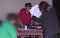 女子要跟男友領(lǐng)證發(fā)現(xiàn)戶口被丈夫銷了,，如今看病出行都不方便,，該怎么辦？