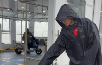 钱塘江渡轮免费 但上船前需要先刷公交码