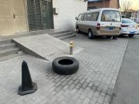 老小区停车乱象存隐忧 消防通道被占隐患多