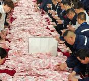 发1.8亿企业年会员工数错1张扣十张 数钱大赛燃爆现场