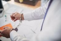 企图用国家秘密换“绿卡”被抓 误入歧途悔不当初