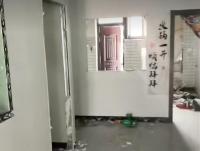 被租客拆除门窗房主已向当地报警 退租后拆走室内设施