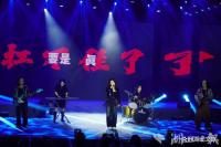 宿管阿姨组成摇滚乐队登台全场沸腾 爱与不舍的旋律