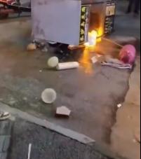 网传城管遭摊贩推车砸到 当地：警方介入调查