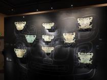 改变中国艺术史与工艺史！三星堆青铜器惊现最早“彩绘”，古蜀祭祀场景原是“多彩世界”