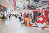 四川达州111名“公益小使者”义卖助学 现场募集善款6451.6元