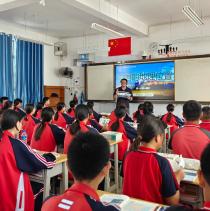 乡村支教老师李微楠：做孩子们“看世界的引路人”