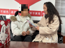 “爱心妈妈”看望结对帮扶留守儿童