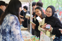 北京科技大学举办“旧书兑换”校园集市