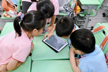 千问联合上海交大学创中心推出暑期AI通识课，面向全国小学生公益开放