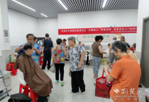 屋里集市纳清凉，邻里温情解乡愁 ——星星社区"星邻清凉集"让"上楼"居民找到归属感