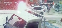 男孩点鞭炮烧车 家长被判赔8万余元 监护人责任重大