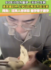 90后小伙备孕每天吃8个生蚝吃到吐：等媳妇儿怀上后再也不吃了