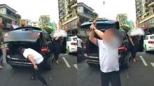 當(dāng)?shù)鼗貞?yīng)奔馳車司機(jī)別車砸車 路怒癥事件引發(fā)熱議