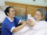 医院为何不让家属陪护只能请护工？