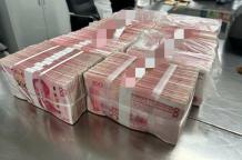 男子攜帶75萬(wàn)元現(xiàn)金出境被現(xiàn)場(chǎng)查獲 超出規(guī)定限額
