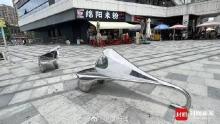 成都一廣場座椅夏天燙屁股被吐槽 夏熱冬涼坐感差