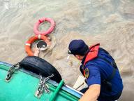 崇明海事局救回急流落水游客 15分鐘展現(xiàn)中國速度