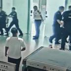 男子過安檢被攔怒砸充電寶 情緒失控引火災