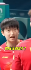 孙颖莎王楚钦赛后激情复盘 林诗栋站在一旁眼里全是对知识的渴望