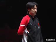 王楚欽上訓(xùn)時一直手扶腰部 腰傷影響顯著