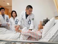94岁老人突发脑梗 医生紧急施救 成功打通“生命通道”