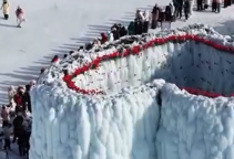 长白山景区惊现价值百万冰封皇冠 安保团队24小时全天候看守