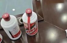 男子自带3瓶茅台全被服务员调包 假酒替换真茅台