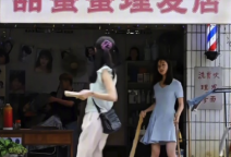 一对农村中年夫妻北漂理发的21年