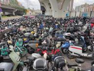 电动车停车乱象如何破局 需综合治理与科学论证