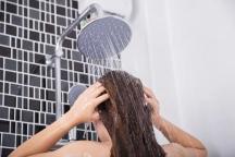 冬天洗澡“偷点儿懒”反而对身体好 保护皮肤健康