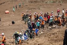 印尼西爪哇省山体滑坡已致26人死亡 持续强降雨引发