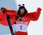 谷爱凌备战期间意外重伤 坚韧不拔的康复之路