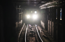 纽约流浪汉为躲寒潮涌入地铁 纽约地铁一天内发现两具遗体