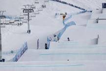 谷爱凌连续两届冬奥摘银 高难度动作展现实力