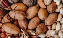 “坚果界爱马仕”薛记炒货，中产也被割怕了 高价仍排队购买