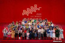 央视春晚舞台上的内蒙古身影 真情演绎感动全国观众