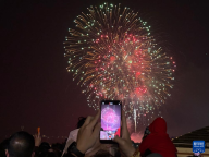 厦门金门同放焰火共庆新春 两岸情深共贺马年